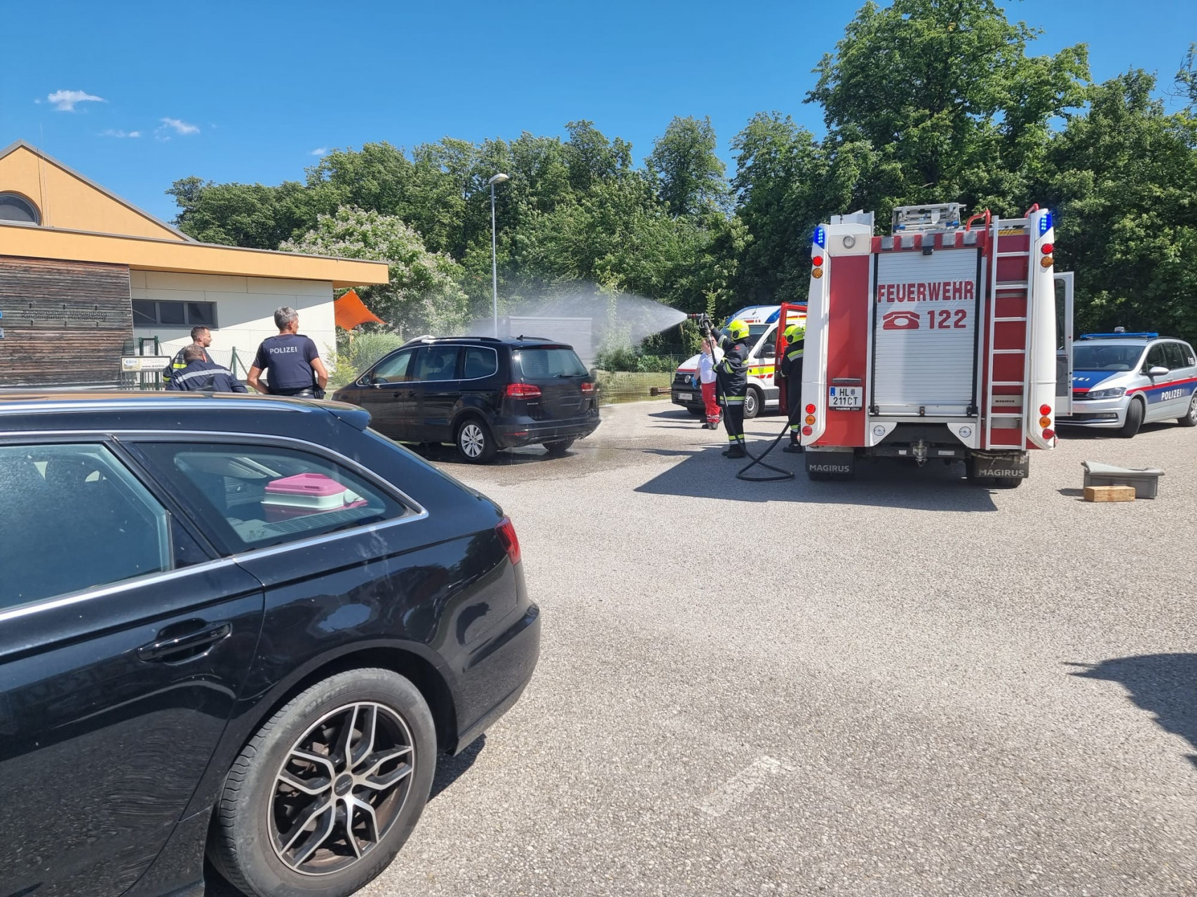 T2 Menschenrettung – Notlage: Kleinkind in Pkw eingeschlossen